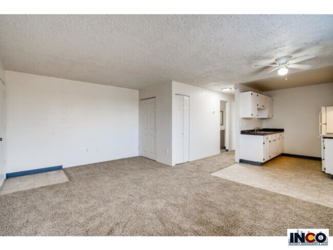 Foto del edificio - 3680 S Lowell Blvd