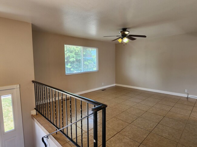 Building Photo - Great 4 Bed 2 Bath Home in West Jordan