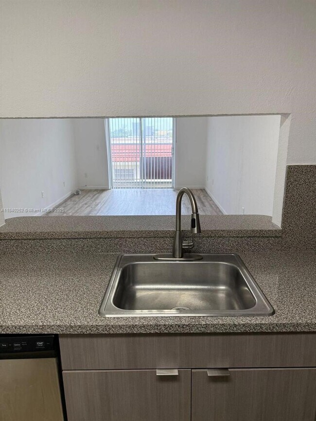 Foto del edificio - 13685 NE 10th Ave