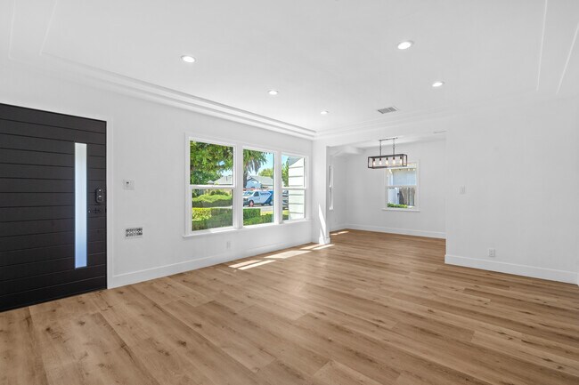 Building Photo - 5512 Morella Ave