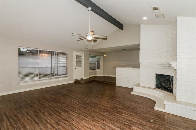 Foto del edificio - 15631 Cascade Point Dr