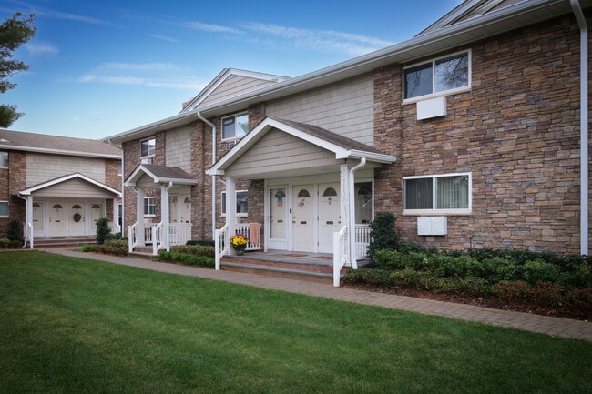 Building Photo - Fairfield Park At Babylon Village