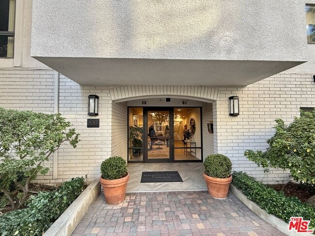 Building Photo - 637 Wilcox Ave