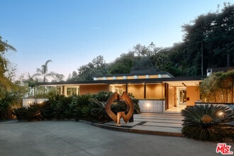 Building Photo - 1061 Loma Vista Dr
