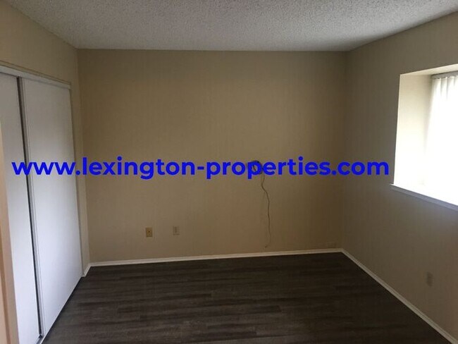 Foto del edificio - 7841 Claypool Way