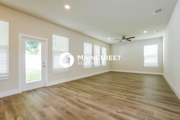 Primary Photo - 4 Bedroom Pet-Friendly Home in Deland, FL ...