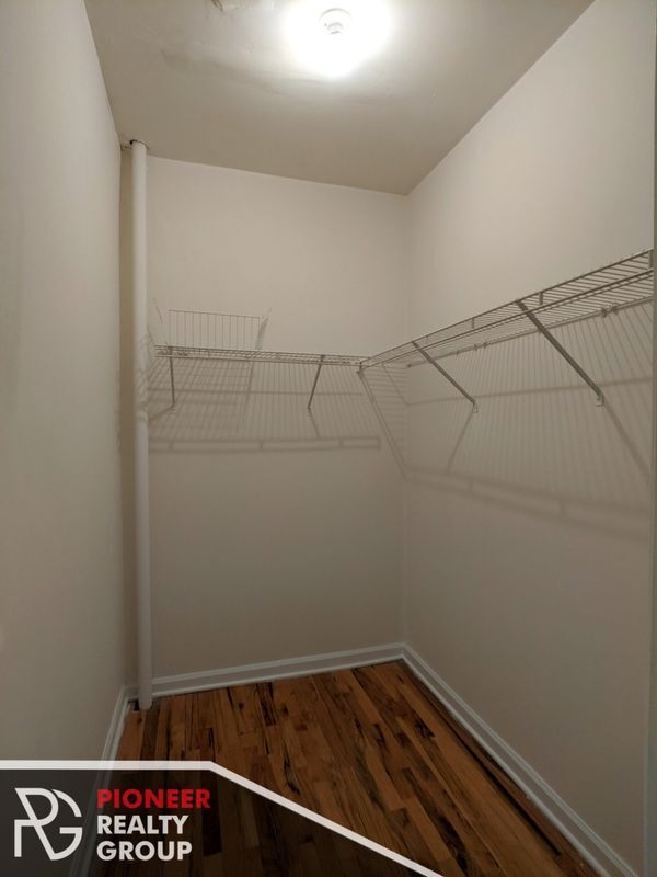 Building Photo - 917 W Dakin St