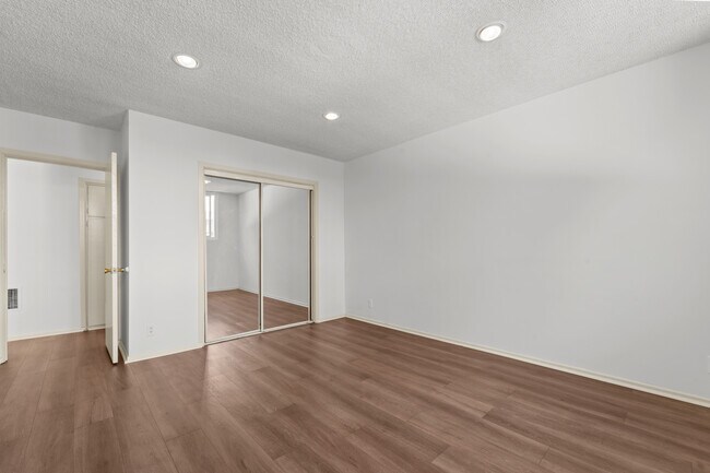 Dormitorio grande vacío - Plano de planta E - Levering Heights