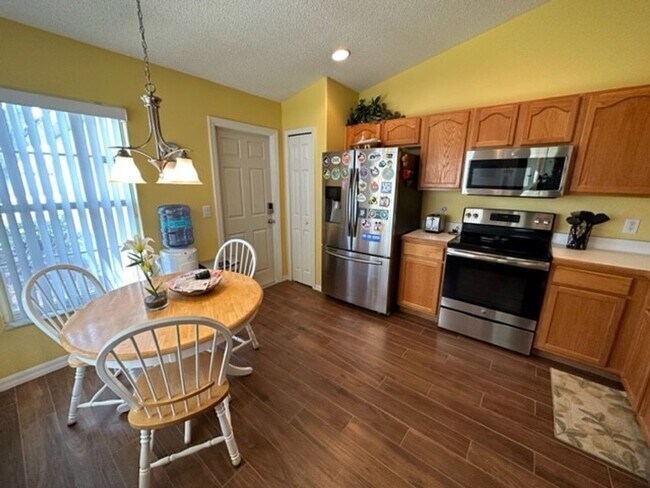 Foto del edificio - 3/2 WITH POOL close to Disney! Pool and la...