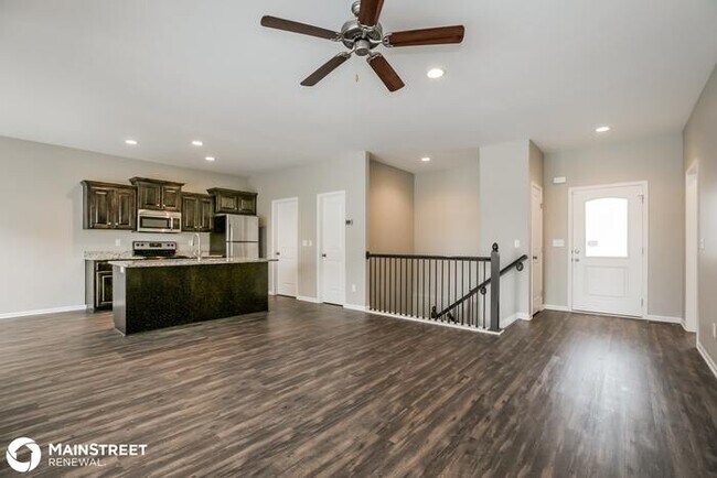 Building Photo - 204 NE Katie Ct, Grain Valley, MO 64029
