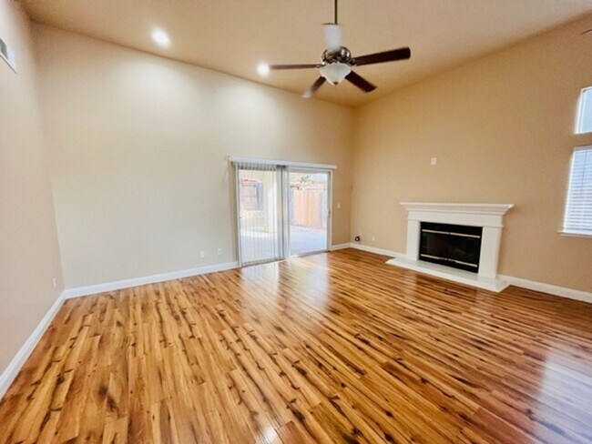 Foto del edificio - $2,495 Maple & Behymer, 3 Bedroom Home - N...