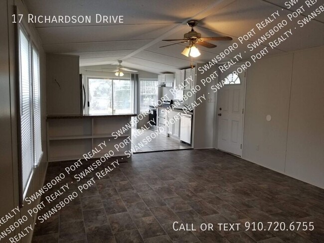Building Photo - 17 Richardson Dr