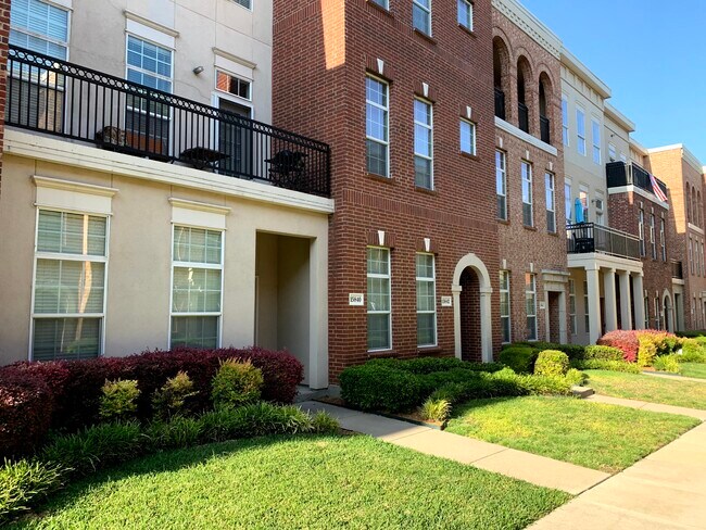 Foto del edificio - 15840 Breedlove Pl