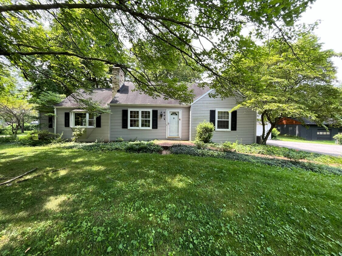 Primary Photo - 697 Rosehill Rd