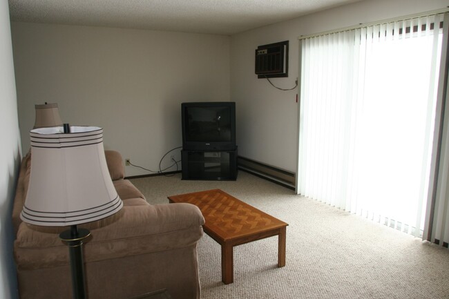 Building Photo - Knaup Apartments (Senior 55+)