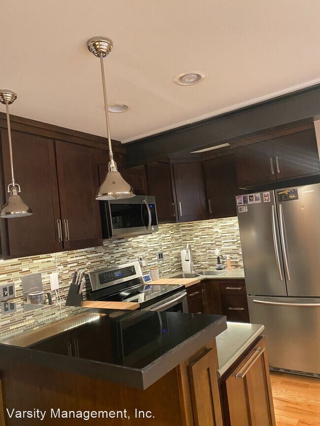 Building Photo - 1 br, 1 bath Apartment - 418 E. Washington...