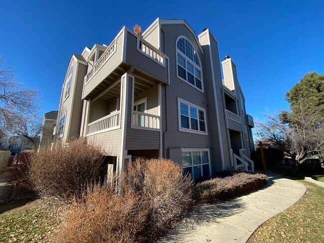 Foto del edificio - Lakewood Condo