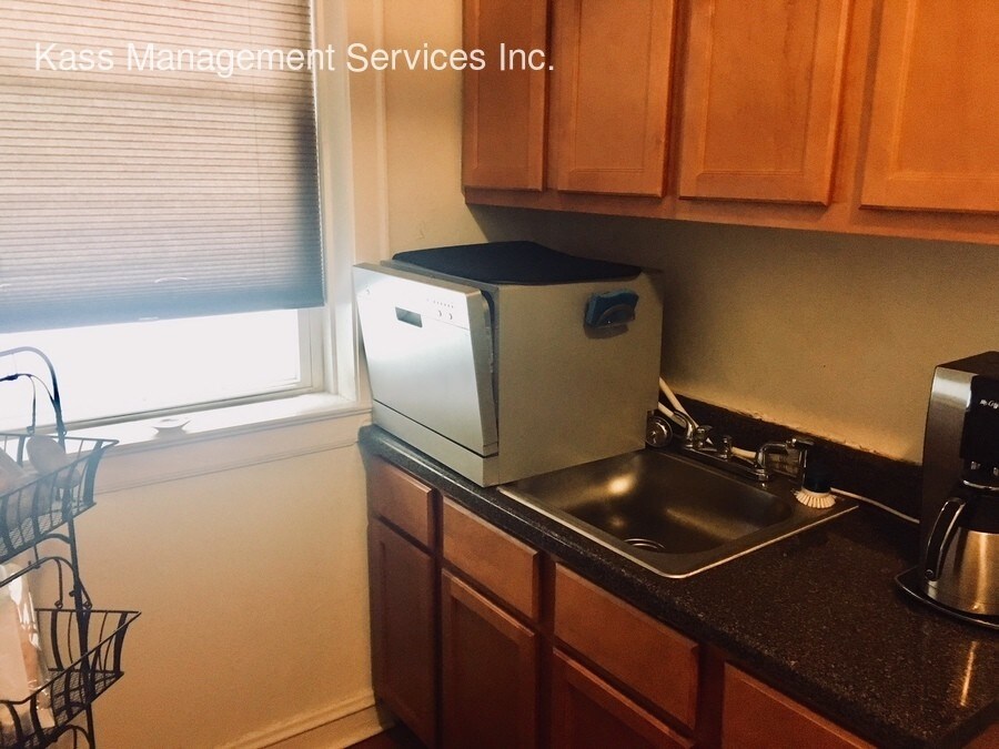Foto principal - 5419 W Montrose Ave