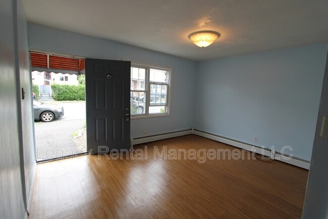 Building Photo - 508 E Diamond Ave