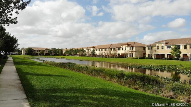 Building Photo - 10103 Wellington Parc Dr