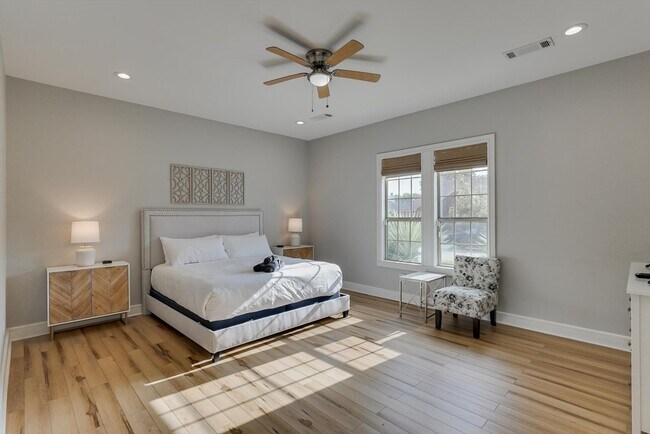 Foto del edificio - 4713 Highgate Ln