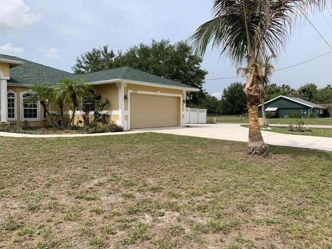 Foto del edificio - 180 SW Oakridge Dr