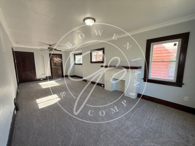 Foto del edificio - "Charming 2-Bedroom Retreat in West Toledo with huge garage.