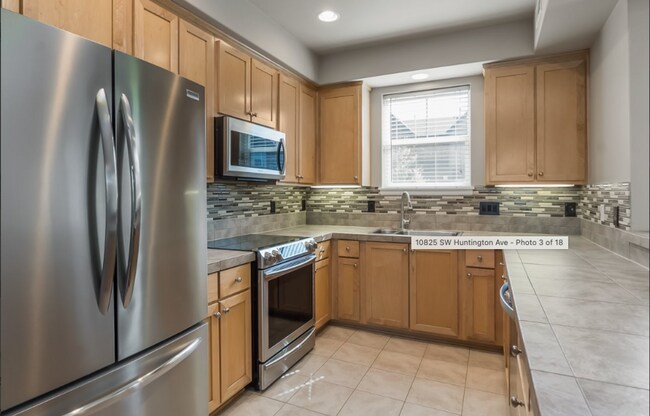 Building Photo - Beautiful 3 Bedroom 2 Bath Plus Office in ...