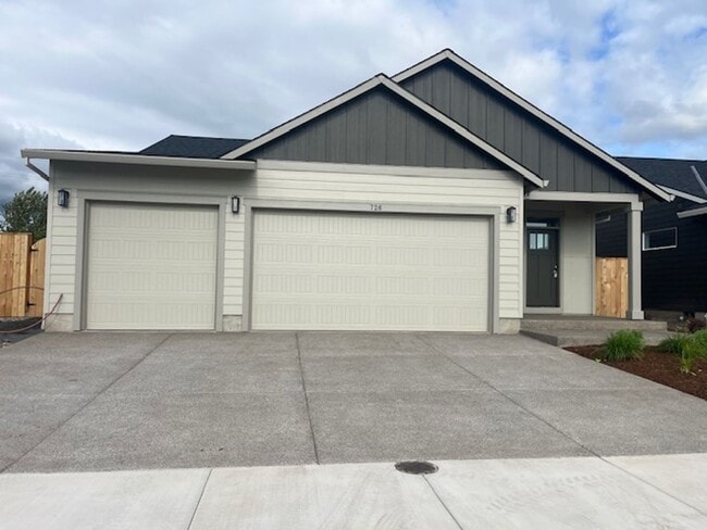 Building Photo - 3 Bedroom 2 Bath Silverton OR