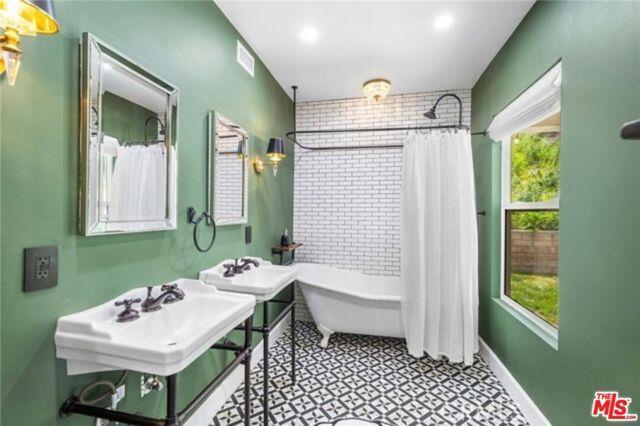 Foto principal - 8204 Clemens Ave
