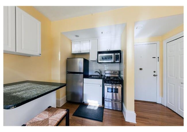 Building Photo - 511 Beacon St