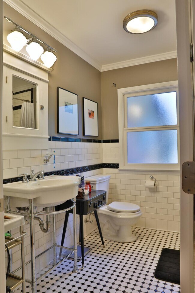 Master bath - 627 mayview dr