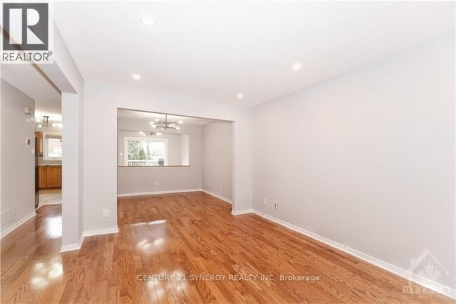 Building Photo - 92 Havenhurst Crescent