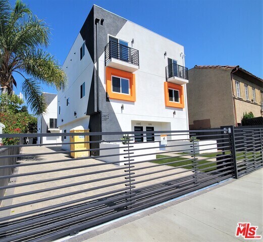 Building Photo - 3948 1/2 Crenshaw Blvd