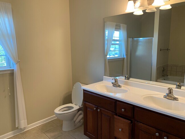 Foto del edificio - 5661 Hickory St