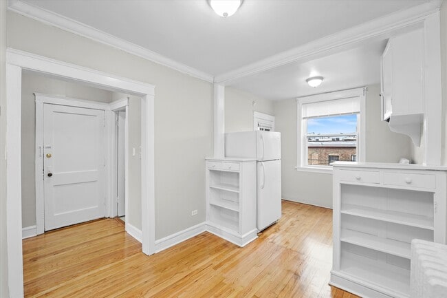 Building Photo - 411 Beloit Ave