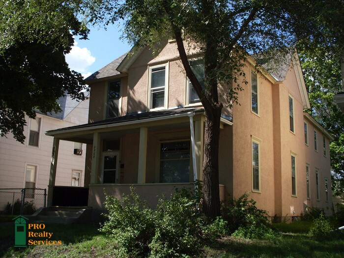 Primary Photo - 2208 NE 2nd St