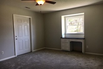 Foto del edificio - 1198 Holly Springs Rd