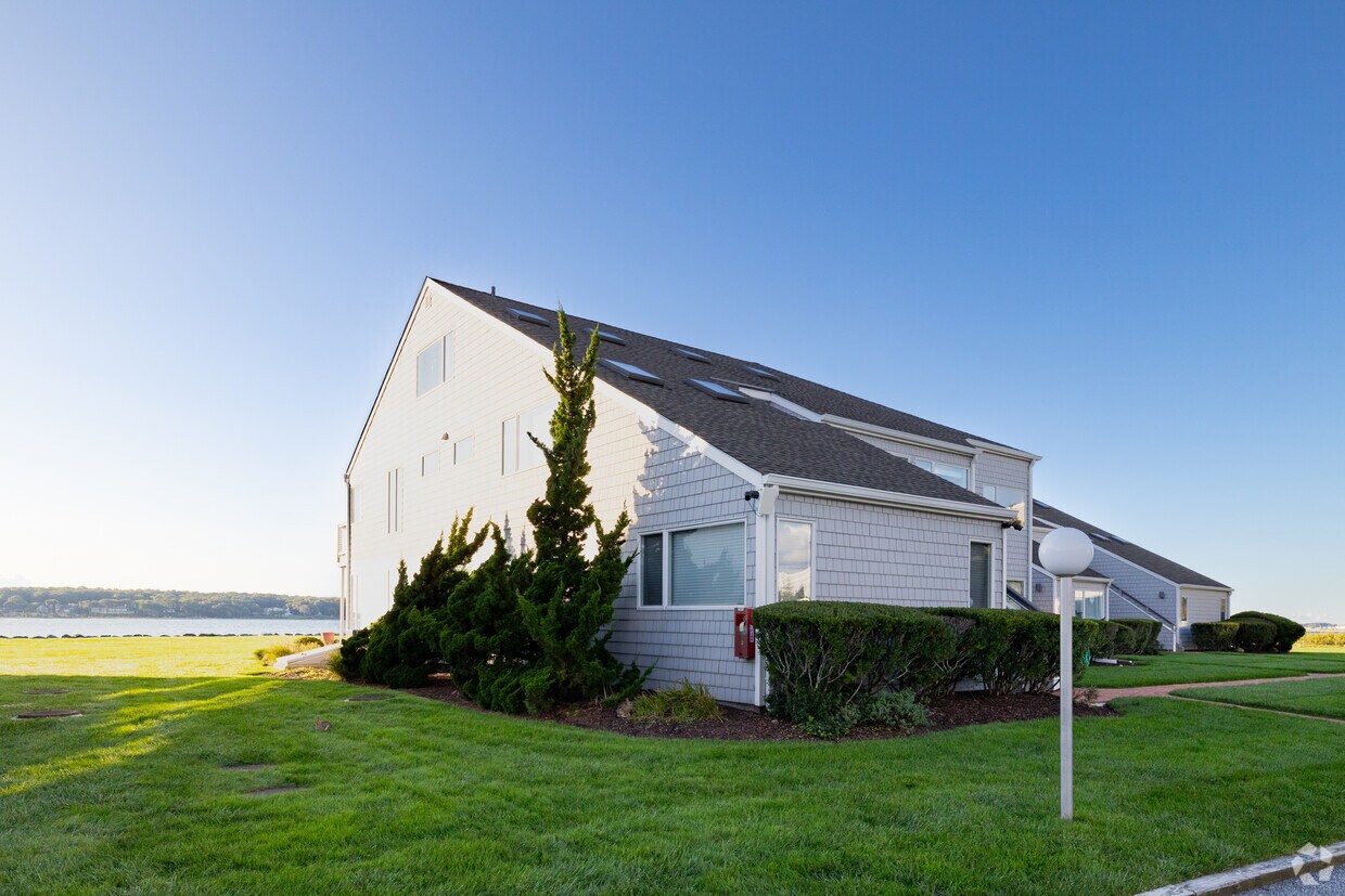 Cleaves Point Village Condominium Apartments in East Marion, NY