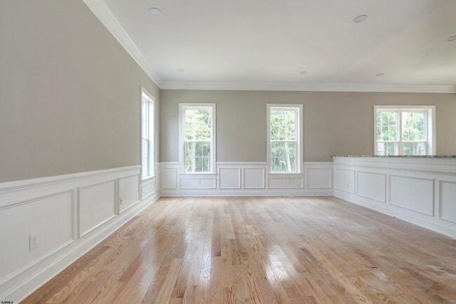 Building Photo - 438A Redwood Ave