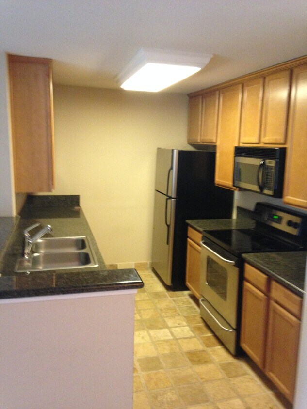 Primary Photo - 7120 Shoreline Dr