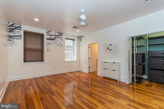 Building Photo - 237-41 N Bread St