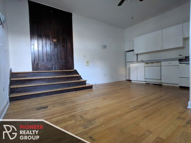Foto del edificio - 816 W Waveland