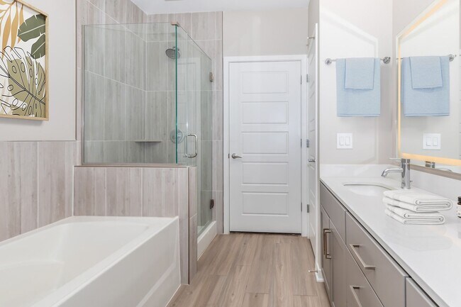 Interior Photo - Onyx North Central