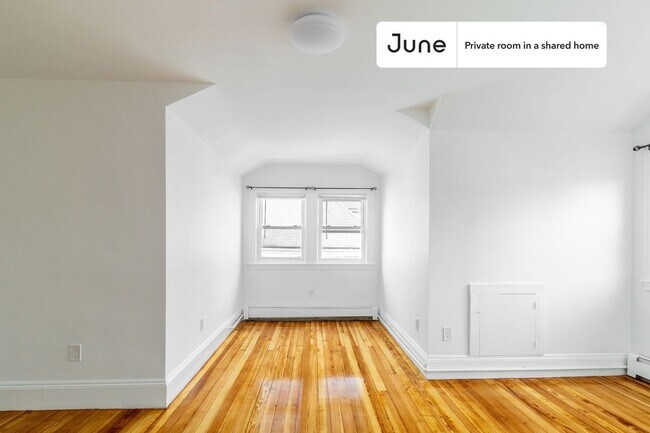 Foto del edificio - Room in Shared 7 bed/2 bath home