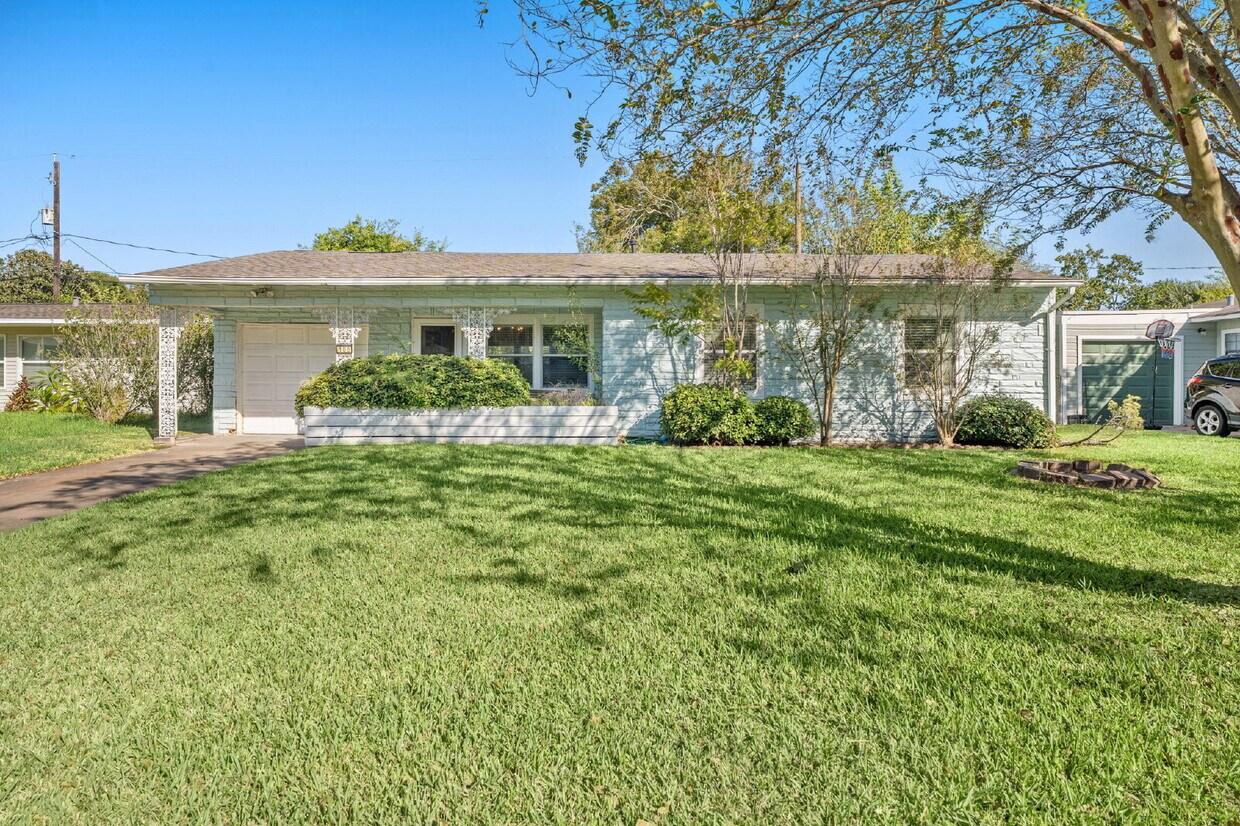 Primary Photo - 108 Bonita Ave