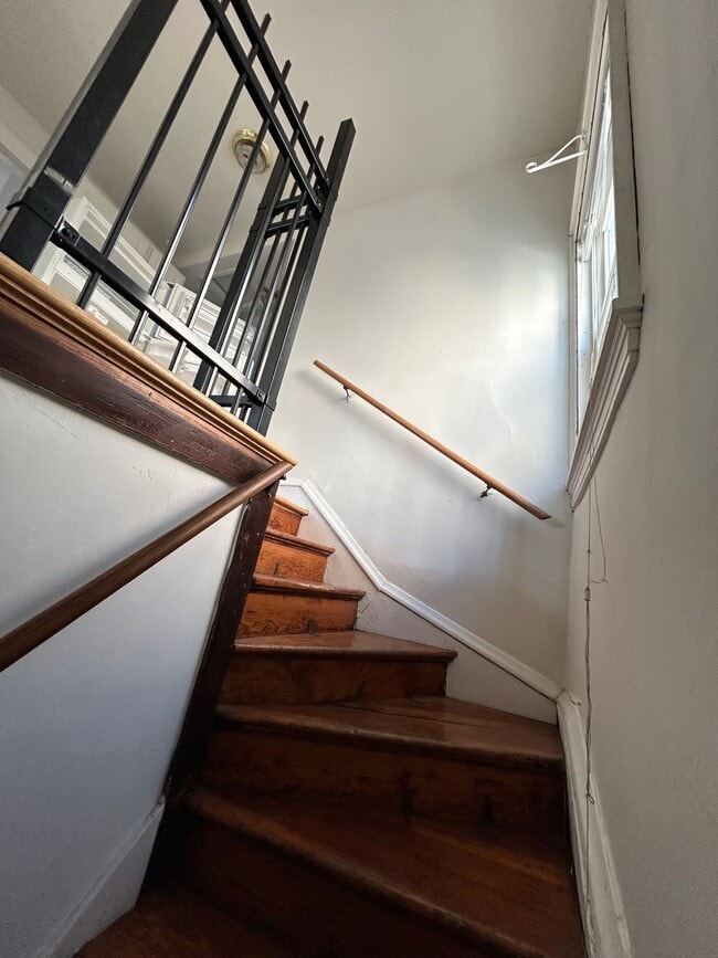 Building Photo - 450 W Washington Ave