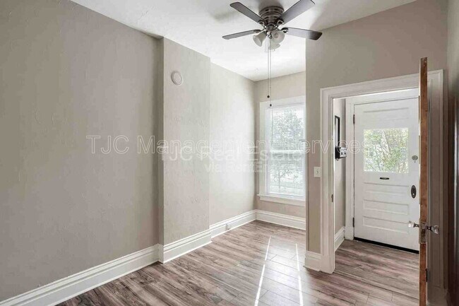 Foto del edificio - 460 S Lincoln St