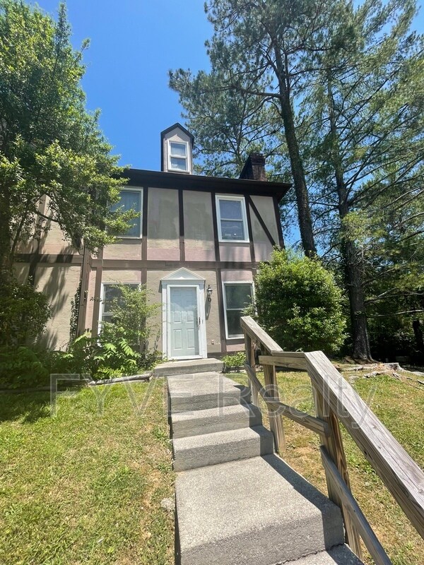 Primary Photo - 119 Arcadia Ln