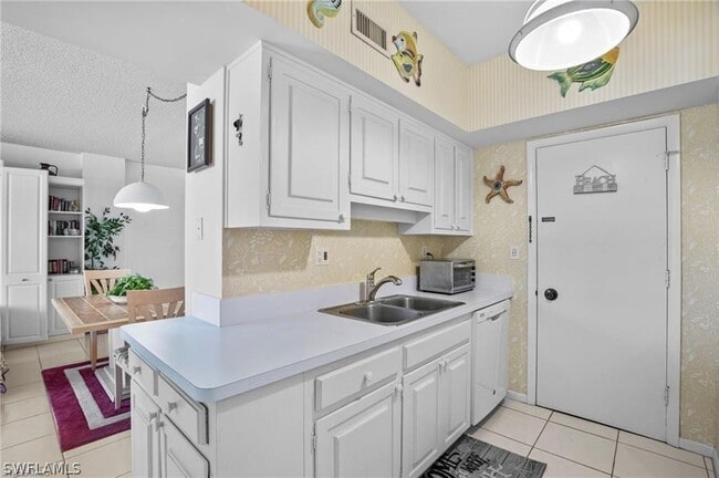 Building Photo - 220 Seaview Ct